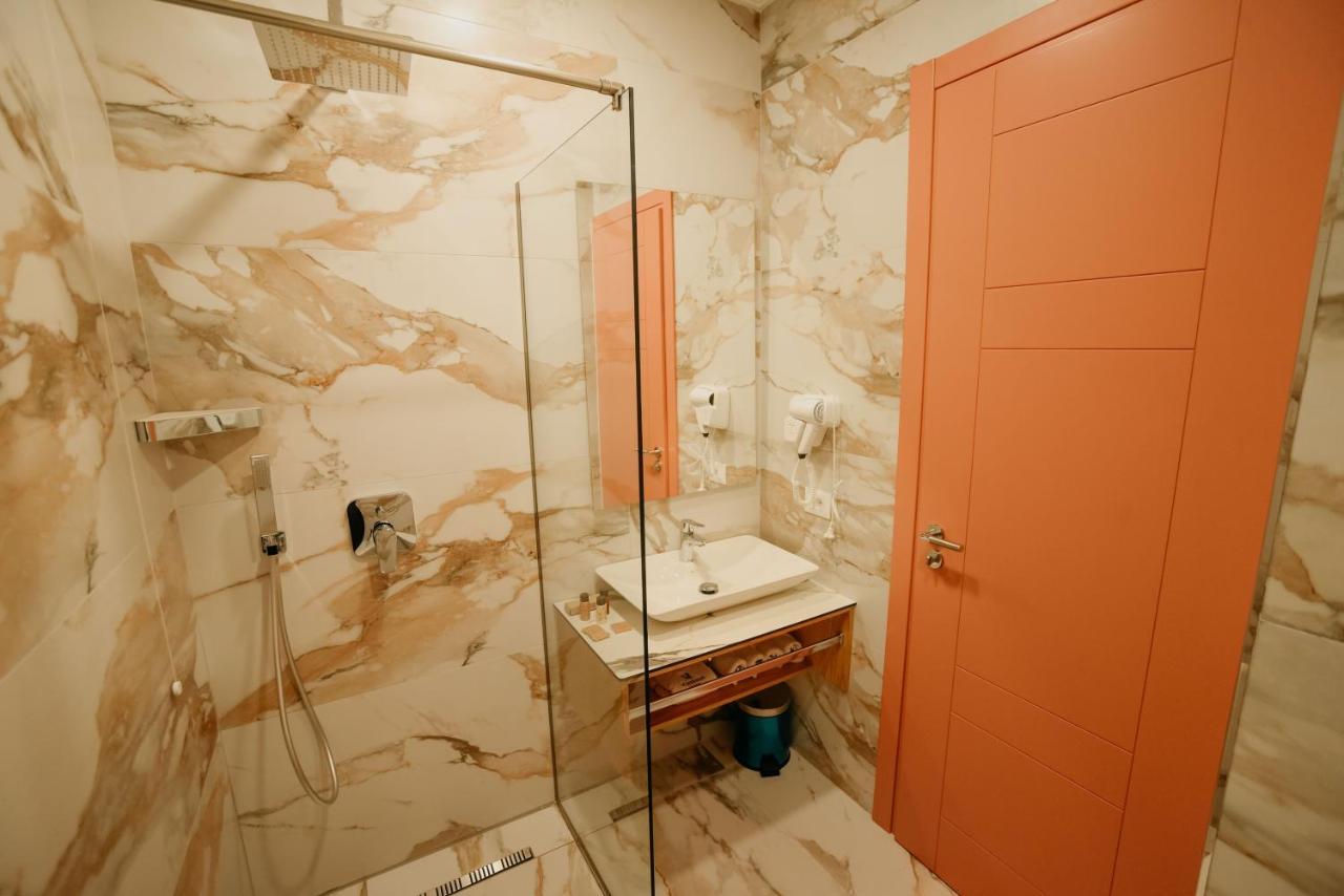 Martiness Hotel ドゥラス エクステリア 写真